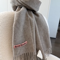 P我只能说不是所有的纯色围巾都叫Acne‼️瑞典Acne Studios APolo幼羊羔毛重磅纯色披肩/围巾‼️家喻户 P我只能说不是所有的纯色围巾都叫Acne‼️瑞典Acne Studios APolo幼羊羔毛重磅纯色披肩/围巾‼️家喻户