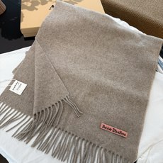 P我只能说不是所有的纯色围巾都叫Acne‼️瑞典Acne Studios APolo幼羊羔毛重磅纯色披肩/围巾‼️家喻户 P我只能说不是所有的纯色围巾都叫Acne‼️瑞典Acne Studios APolo幼羊羔毛重磅纯色披肩/围巾‼️家喻户