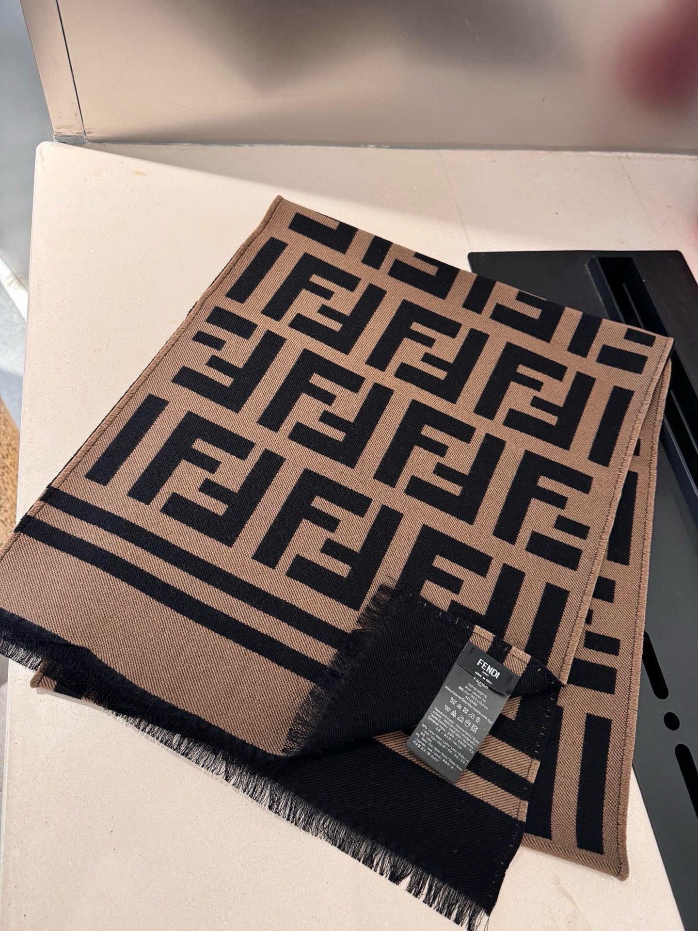 P 高版本 通用情侣款FENDI【FF】围巾，官网同步大牌更新，羊毛提花编织，手感柔软舒适奢华有质感，由