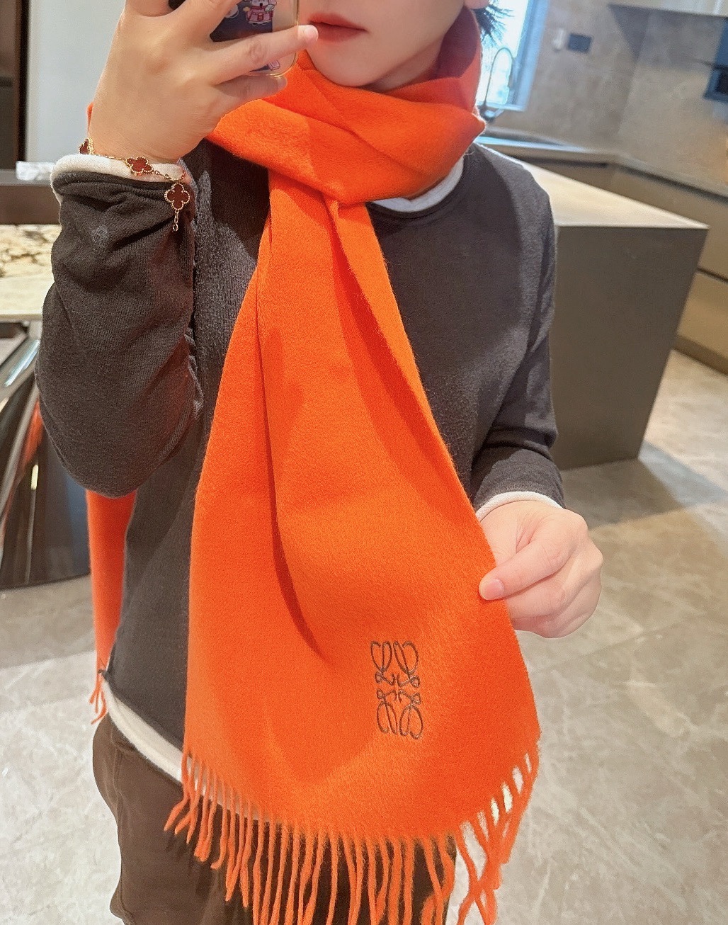 P罗意威。【男女围巾】怒赞自留，难得的高端男款！家属福利！非常正的围巾~面料大爱，非常柔软细腻舒服，轻度