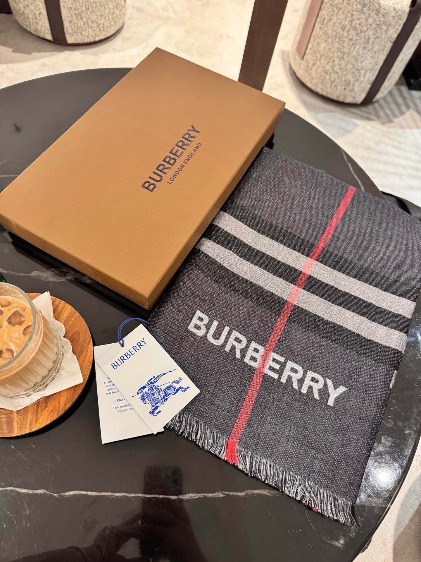 P高版本BURBERRY家经典格！最值得入超值版，老友闭眼入！一条围巾两条的快乐！！！经典格，经典配色，