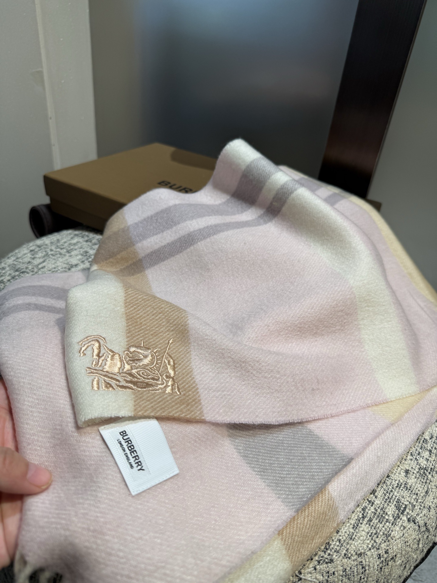 P巴宝莉【男女围巾】怒赞自留，难得的高端男款！家属福利！巴宝莉非常正的男士围巾~面料大爱，非常柔软细腻舒