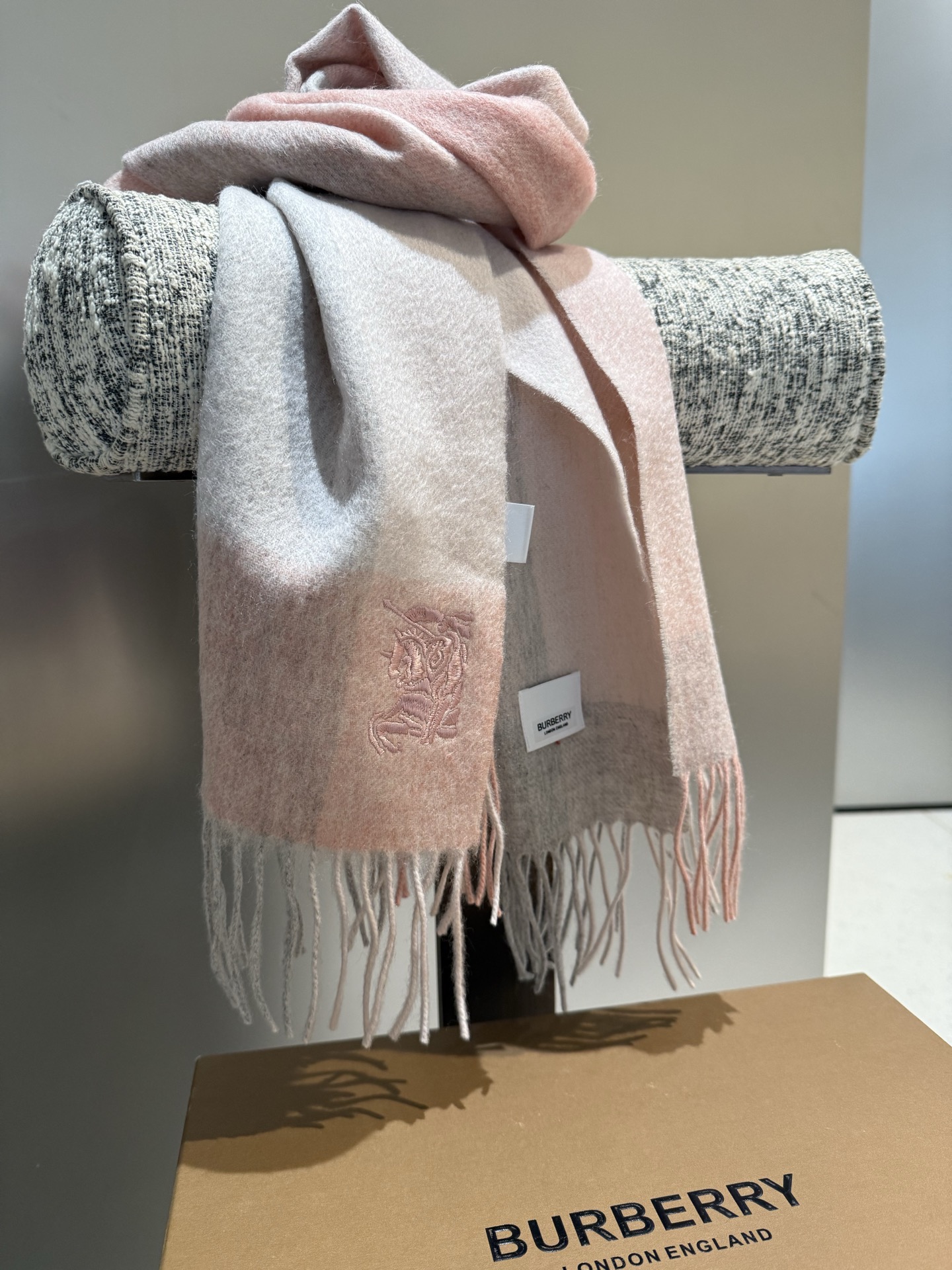 P巴宝莉【男女围巾】怒赞自留，难得的高端男款！家属福利！巴宝莉非常正的男士围巾~面料大爱，非常柔软细腻舒