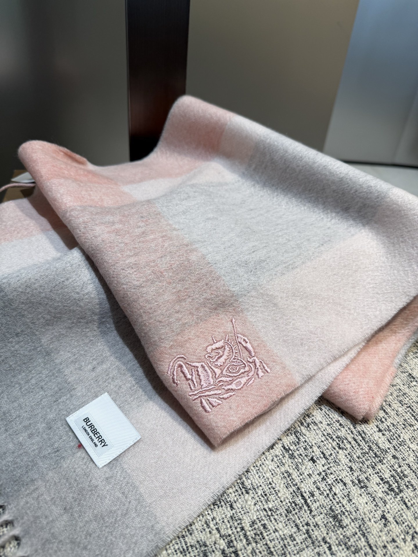 P巴宝莉【男女围巾】怒赞自留，难得的高端男款！家属福利！巴宝莉非常正的男士围巾~面料大爱，非常柔软细腻舒