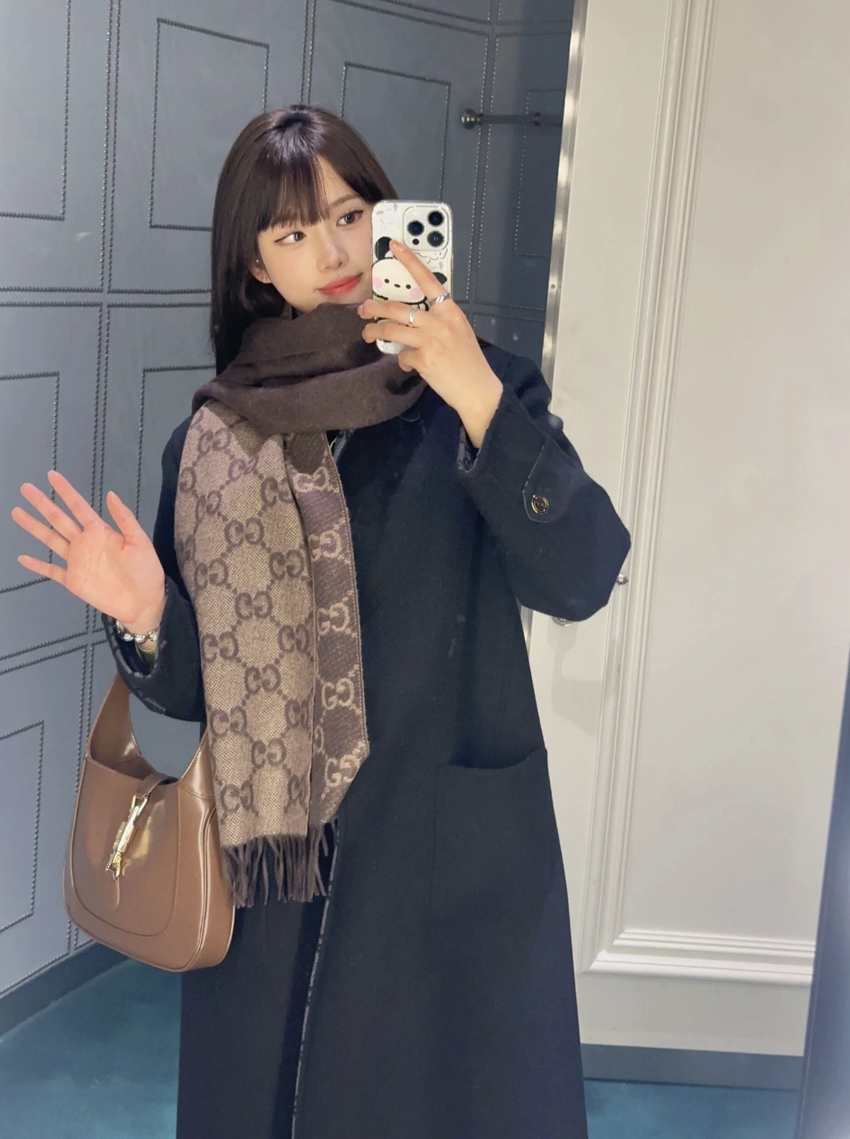 NO:727679,GUCCI (Gucci) perfect gradient!  The latest reversible scarf!  Various dressing styles can collide with her to create a different upper body effect!  As the representative traditional essence of Gucci, the GG logo has always been inseparable from the series. It is introduced in a modern and innovative way, presenting extraordinary levels, styles and designs. The GG pattern on this scarf has been reinterpreted. Cashmere 47*200. High version scarf, high version scarf, gucci19860909GUCCI（古奇）完美渐变！最新双面两用围 巾！各种穿衣风格都可以和她碰撞出别样的上身 效果！GG标识作为Gucci颇具代表性的传统精 髓,始终与系列密不可分,以饱含新意的现代方 式推陈出新,呈现不同凡响的层次、风格和设 计.这款围巾上的GG图案经过重新演绎 羊绒47＊200. 高版本围巾,高版本围巾,gucci,scarf