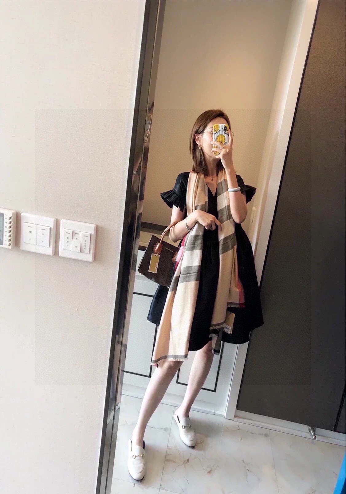 NO:727810,It comes at the right time and is a bit overly surprising. There is nothing newer than this for the 2025 'head soup'. With your eyes closed, you can tell that this is Burbeery's classic series. This kind of quality stuff that you can't find anywhere in China is exclusively made from Scotland and Italy!  This spring limited edition is only available in two places in the world. This is the first cashmere series to be launched after Christmas. Sososo, we have it earlier than in the counters, so I’m afraid you won’t be able to grab it!  If you don’t sell it, you’ll miss out on 100 million. Regardless of whether it’s sold or not, I recommend leaving one if you have a crack in the wall. I’ve seen the most top-notch imperial classic model. The four colors come together in two boxes. I don’t dare think it’s too little. [All of them have exported 18-year limited edition stickers!  】This is the remaining tail after the export customs declaration and delivery of goods according to the export standard quantity. Please hurry up. Cashmere 70*200cm!  .high version scarf,high version scarf,burberry19860909来的太是时候有点过分惊喜2025年的“头啖汤”没有什么比这更新鲜的玩意了闭着眼睛都知道这是burbeery的经典款系列.这种品质你逛遍全china都摸不到的玩意独供苏格拉和意大利的货色！全球只有两个地方有的春款限量版.这是圣诞节后上市的第一款羊绒系列.sososo我们是早于专柜的好吗生怕你们抢不到！不卖错过一个亿好嘛不管卖不卖我墙裂推荐人手留一条.我见过最顶级的殿堂级御用经典款.四个颜色拼起来有两个箱子.我不敢嫌少.【全部都有出口的18年限量贴纸！】这是出口报关按出口标准数量走货后剩余的尾巴.你们且手快一点.再快一点山羊绒70*200cm！.高版本围巾,高版本围巾,burberry,scarf