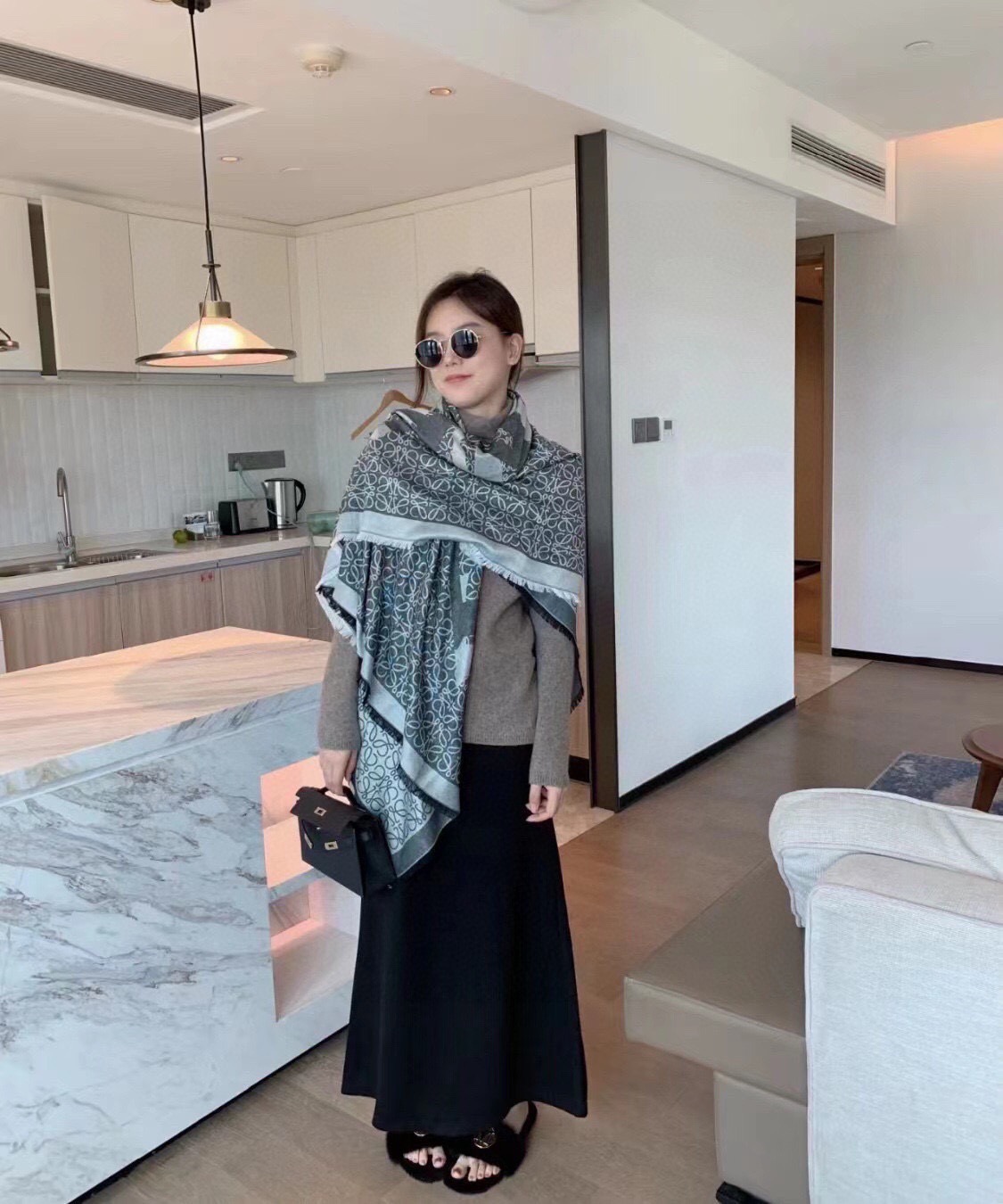 PLoewe · 罗意威作为西班牙🇪🇸的顶尖奢侈品牌，散发独特的西班牙贵族气息，低调有内涵‼️ 本款为巴