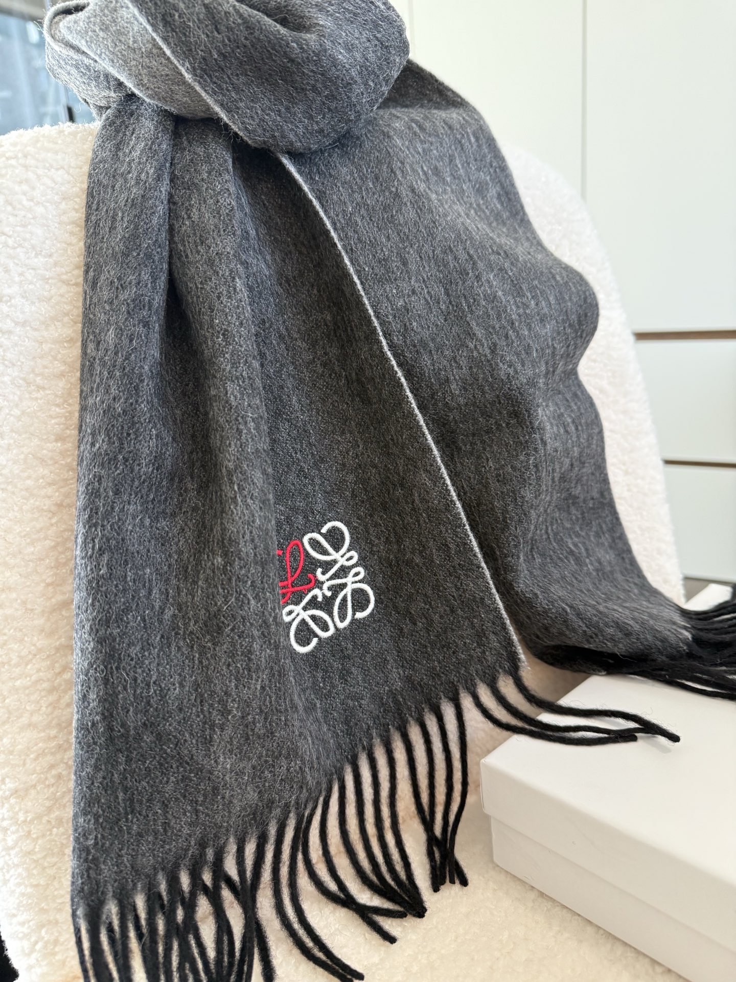 P罗意威。【男女围巾】怒赞自留，难得的高端男款！家属福利！非常正的围巾~面料大爱，非常柔软细腻舒服，轻度