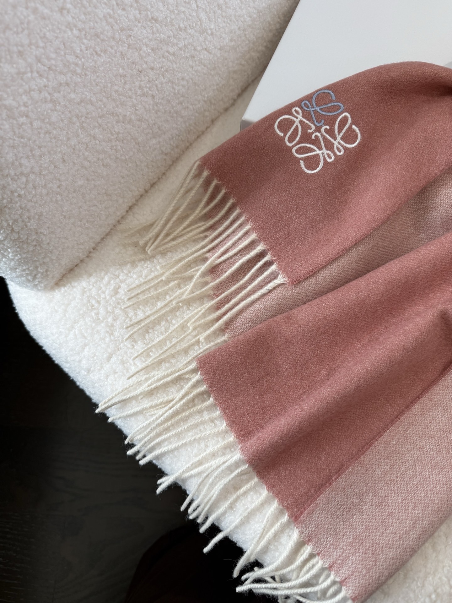 P罗意威。【男女围巾】怒赞自留，难得的高端男款！家属福利！非常正的围巾~面料大爱，非常柔软细腻舒服，轻度