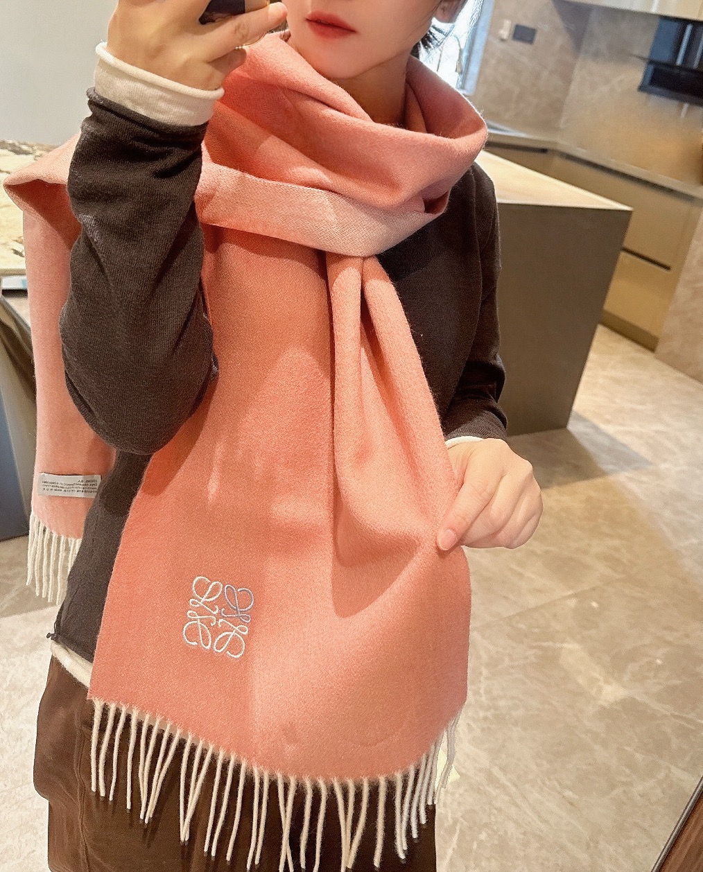 P罗意威。【男女围巾】怒赞自留，难得的高端男款！家属福利！非常正的围巾~面料大爱，非常柔软细腻舒服，轻度