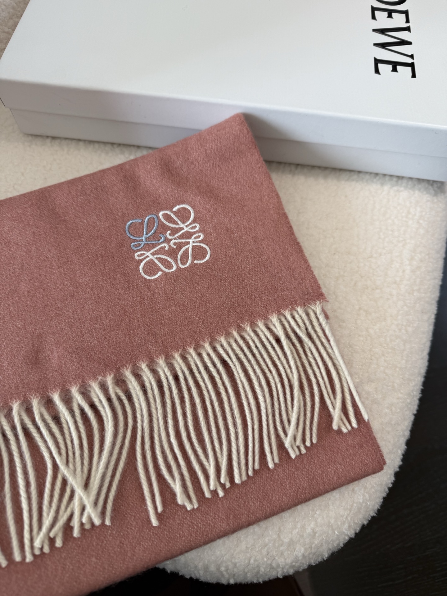 P罗意威。【男女围巾】怒赞自留，难得的高端男款！家属福利！非常正的围巾~面料大爱，非常柔软细腻舒服，轻度