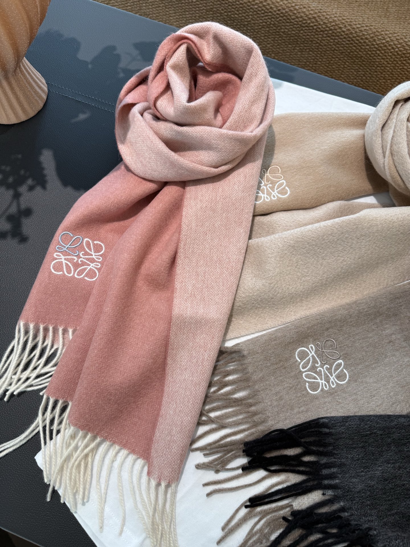 P罗意威。【男女围巾】怒赞自留，难得的高端男款！家属福利！非常正的围巾~面料大爱，非常柔软细腻舒服，轻度