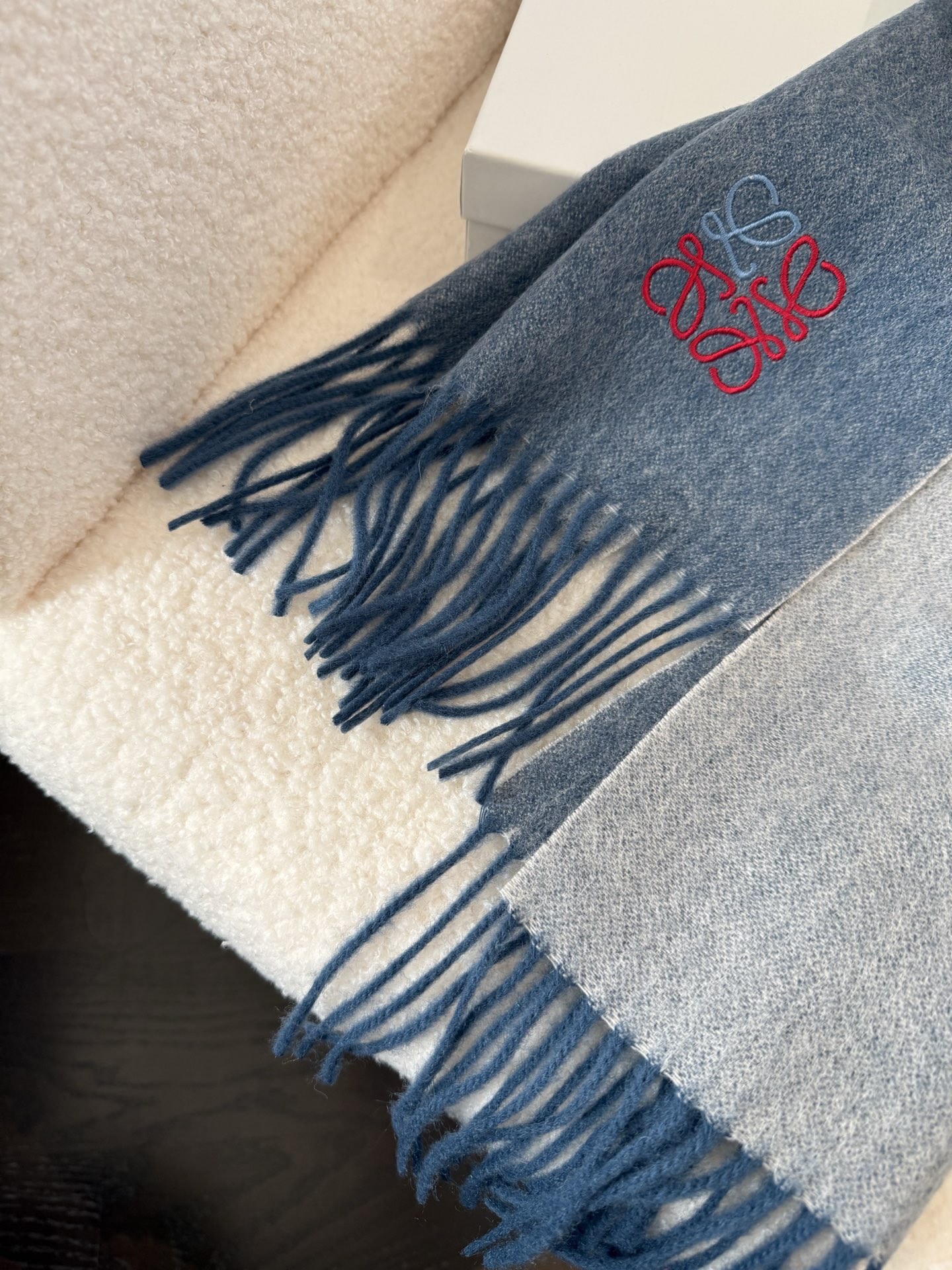 P罗意威。【男女围巾】怒赞自留，难得的高端男款！家属福利！非常正的围巾~面料大爱，非常柔软细腻舒服，轻度