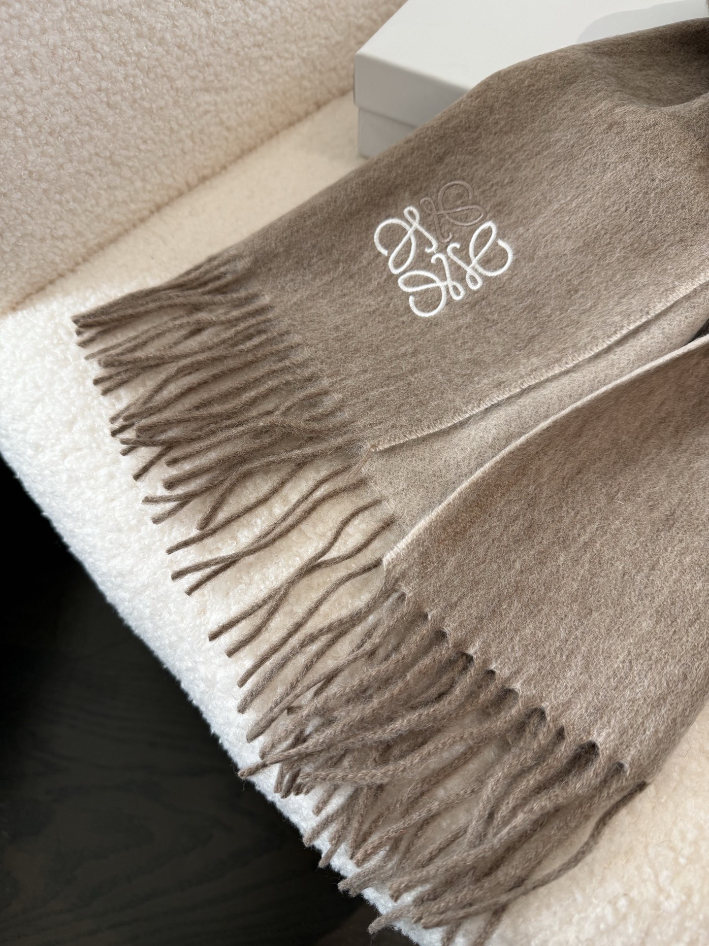 P罗意威。【男女围巾】怒赞自留，难得的高端男款！家属福利！非常正的围巾~面料大爱，非常柔软细腻舒服，轻度