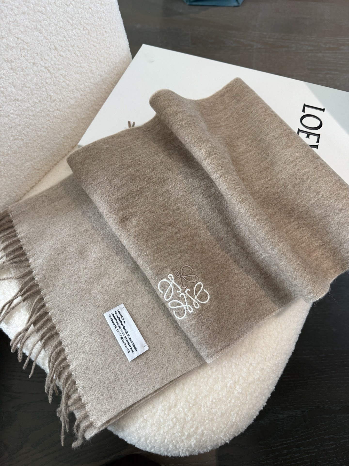 P罗意威。【男女围巾】怒赞自留，难得的高端男款！家属福利！非常正的围巾~面料大爱，非常柔软细腻舒服，轻度