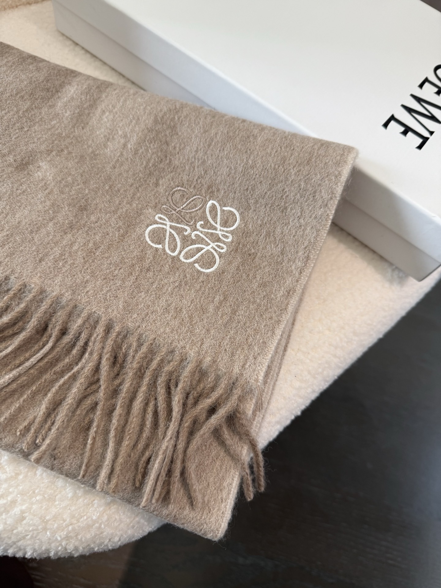 P罗意威。【男女围巾】怒赞自留，难得的高端男款！家属福利！非常正的围巾~面料大爱，非常柔软细腻舒服，轻度