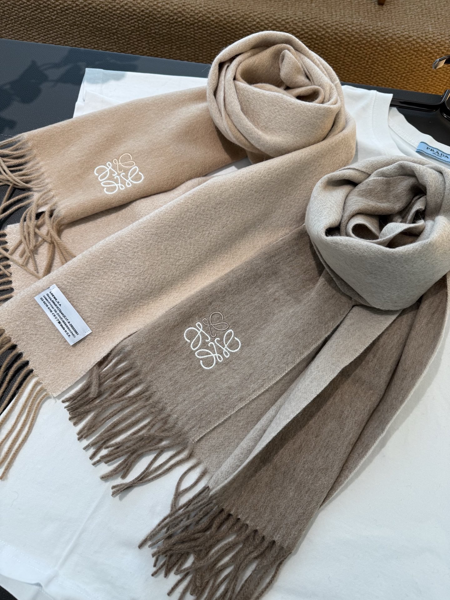 P罗意威。【男女围巾】怒赞自留，难得的高端男款！家属福利！非常正的围巾~面料大爱，非常柔软细腻舒服，轻度