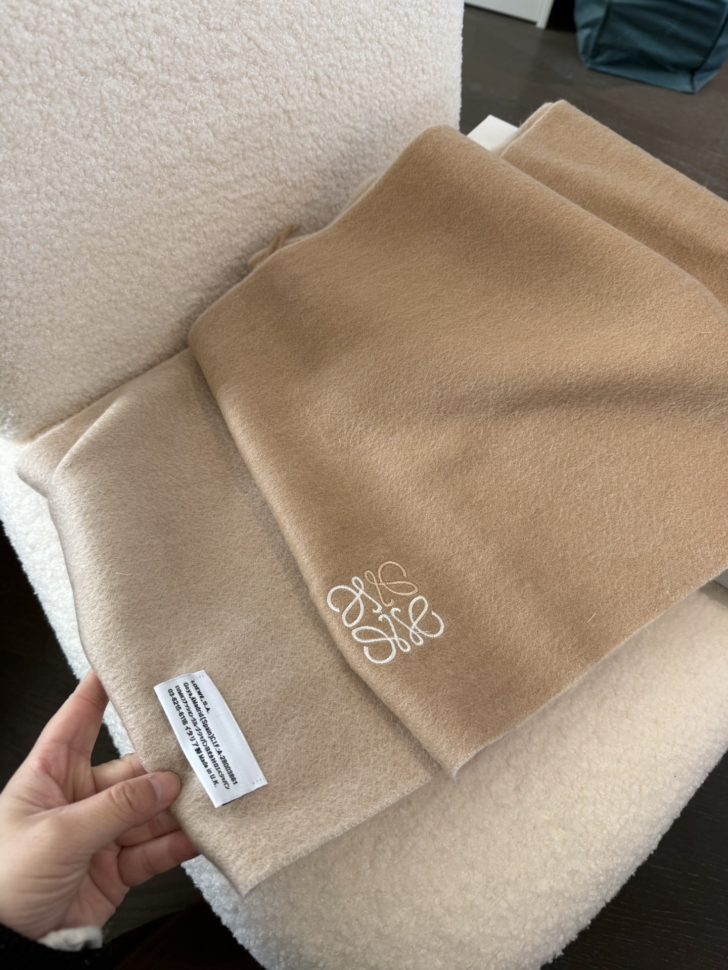 P罗意威。【男女围巾】怒赞自留，难得的高端男款！家属福利！非常正的围巾~面料大爱，非常柔软细腻舒服，轻度