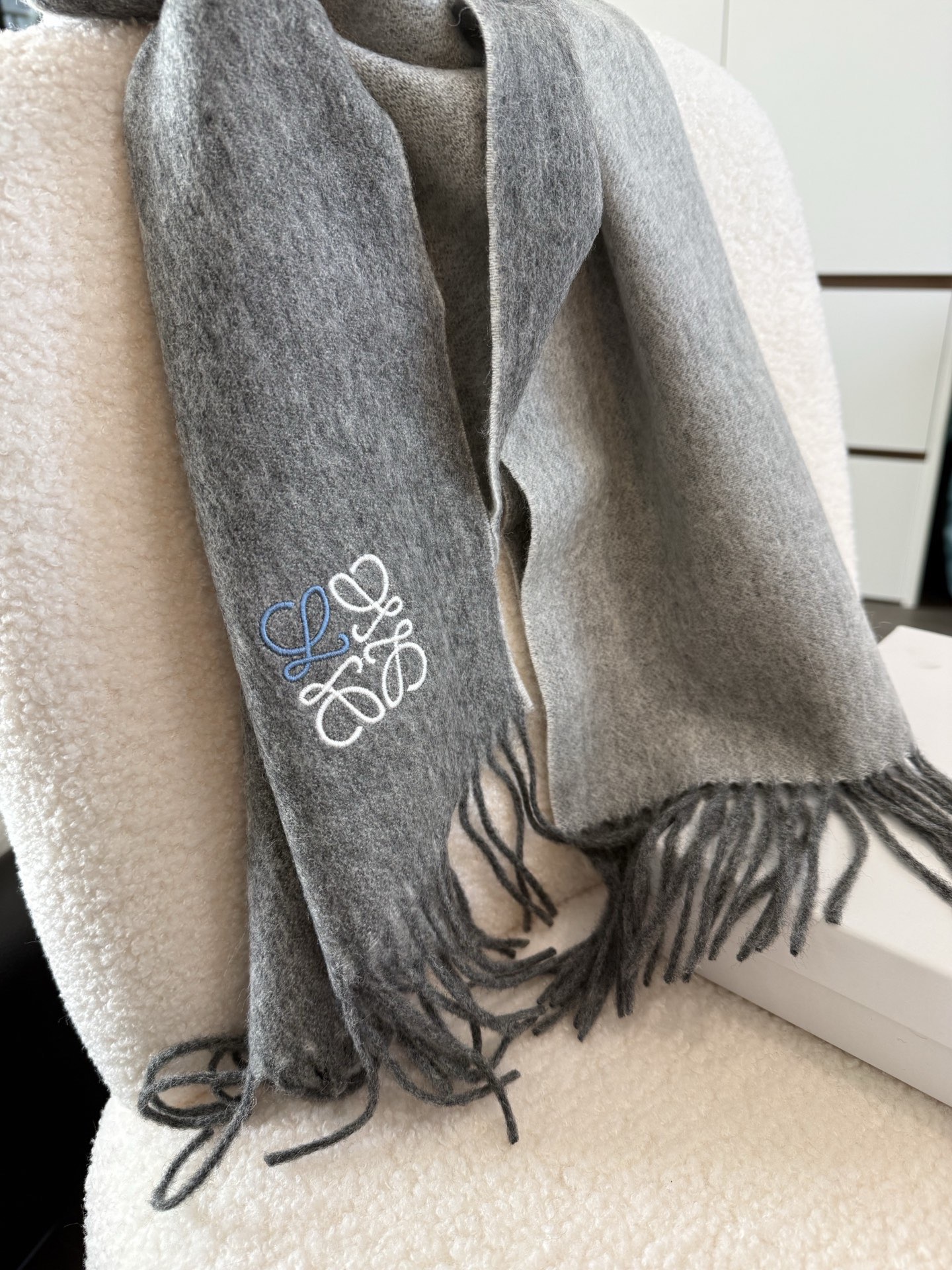 P罗意威。【男女围巾】怒赞自留，难得的高端男款！家属福利！非常正的围巾~面料大爱，非常柔软细腻舒服，轻度