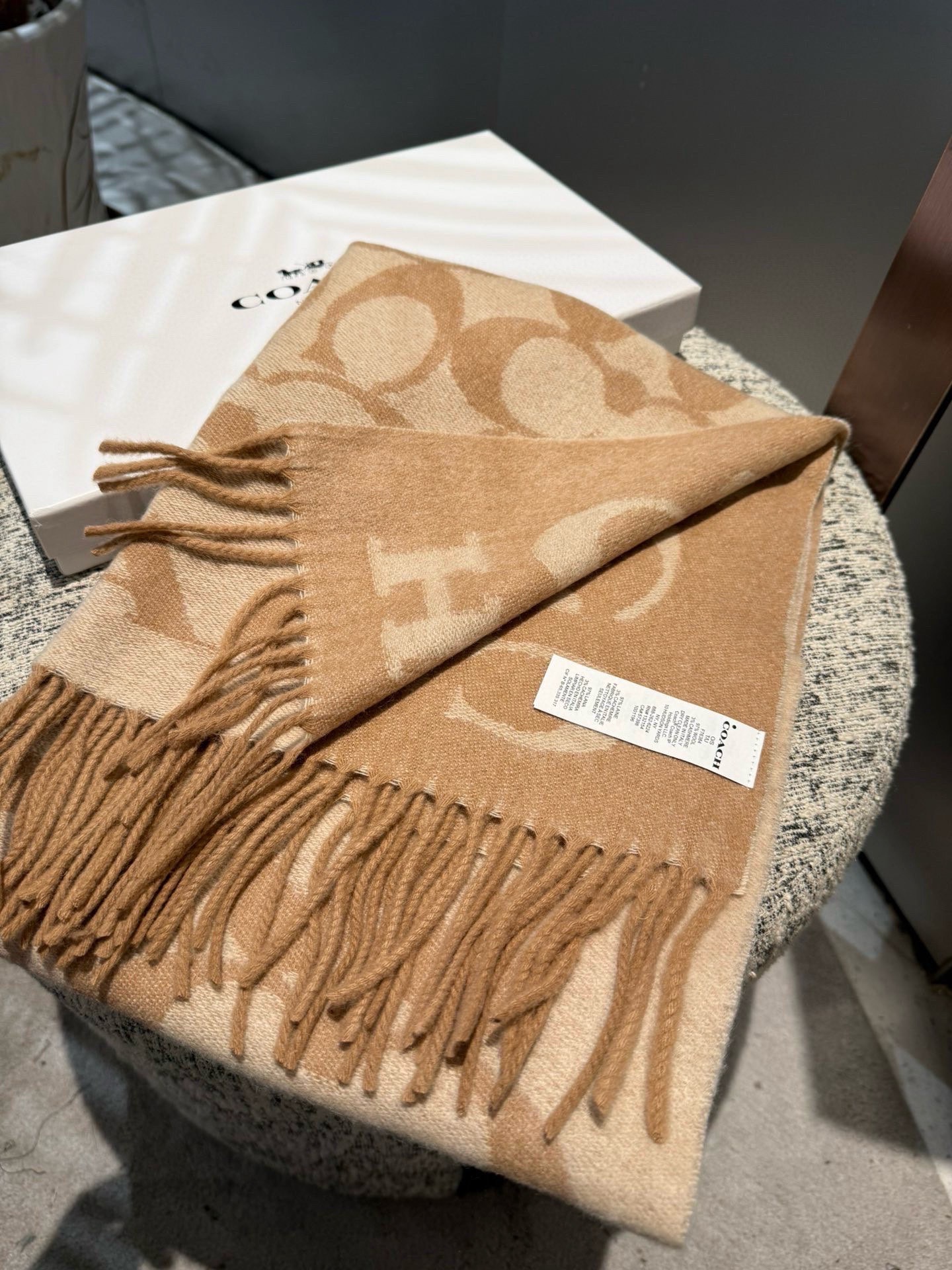 P蔻驰 新款到！Coach爆款！三色披肩也太好看了吧！不仅有颜值还有品质，97%羊毛+3%羊绒，手感超级