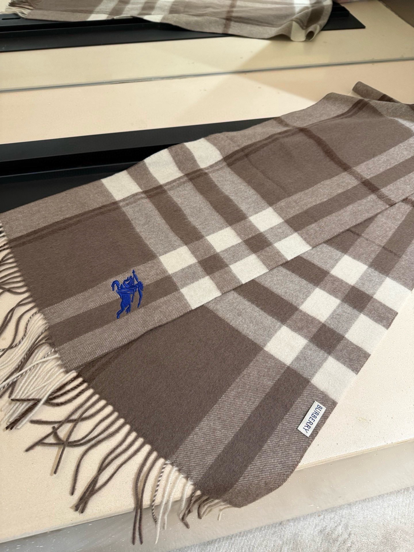 P巴宝莉【男女围巾】怒赞自留，难得的高端男款！家属福利！巴宝莉非常正的男士围巾~面料大爱，非常柔软细腻舒