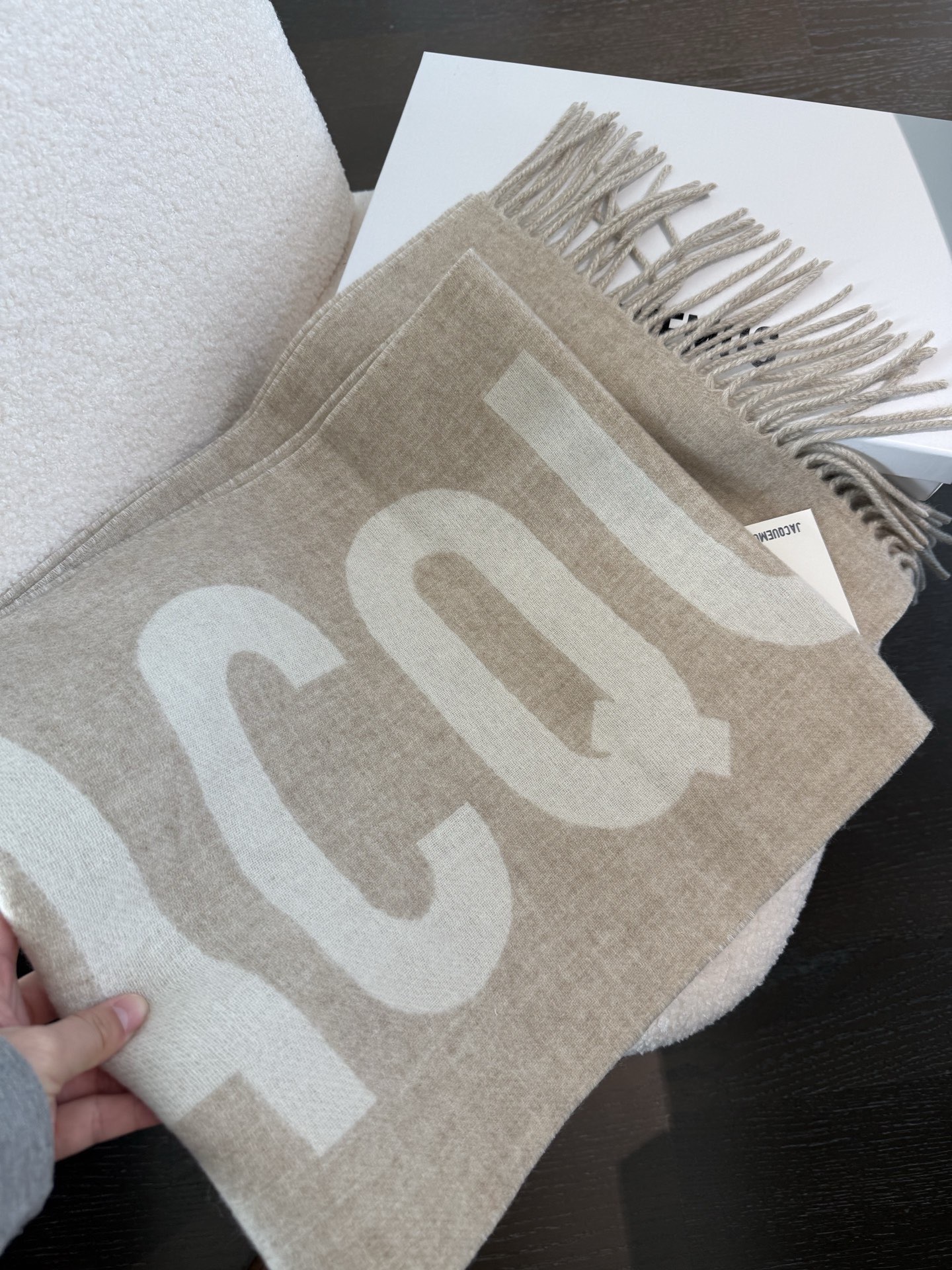 PJacquemus 双面围巾❗今年真的被疯狂种草 今年冬天就非宠这条 好看的要疯掉了，太有型太有魅力了