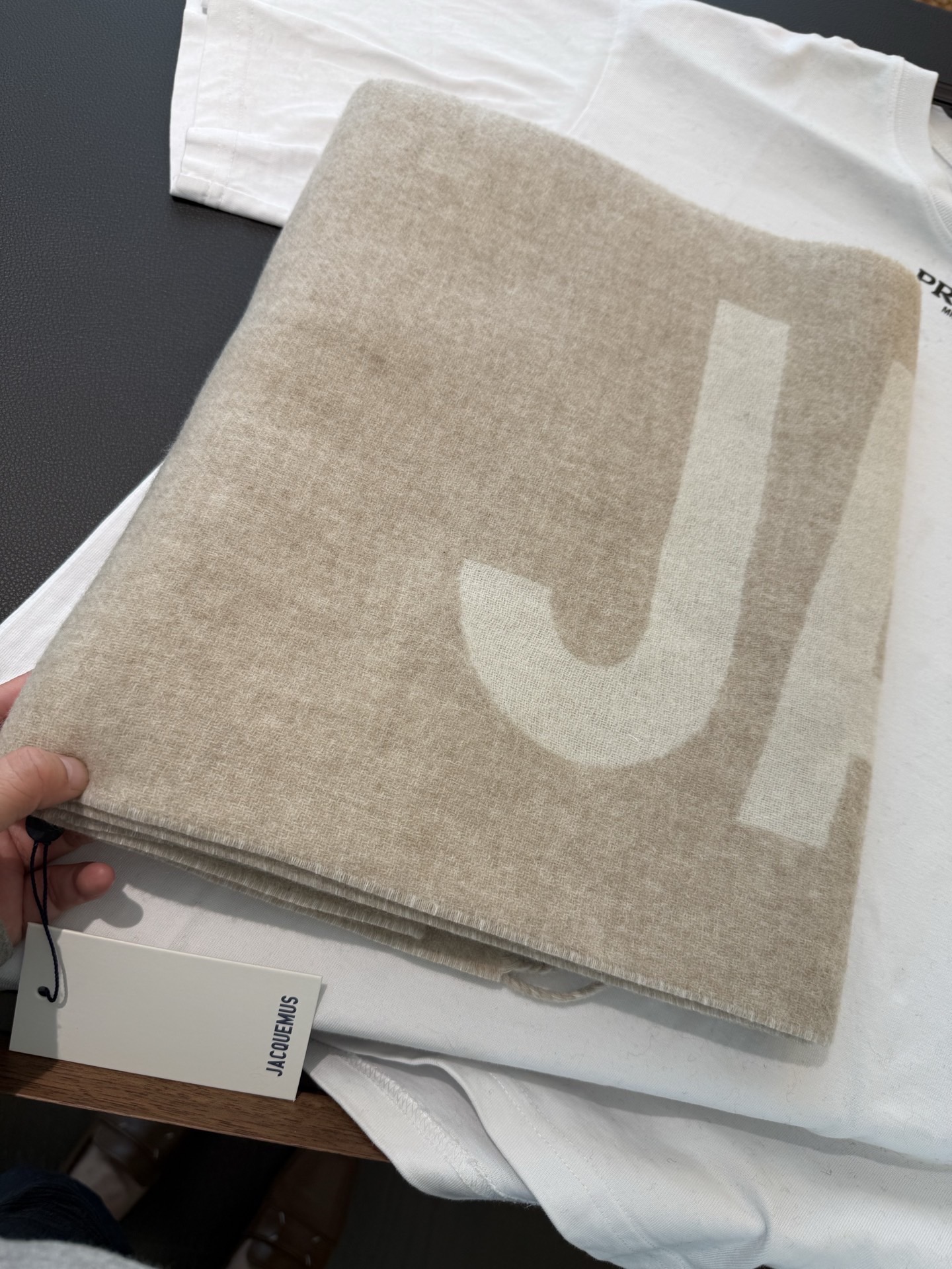 PJacquemus 双面围巾❗今年真的被疯狂种草 今年冬天就非宠这条 好看的要疯掉了，太有型太有魅力了