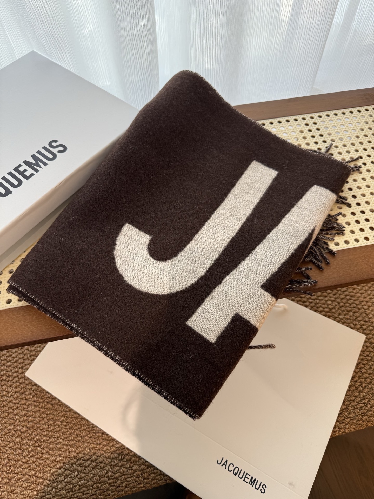 PJacquemus 双面围巾❗今年真的被疯狂种草 今年冬天就非宠这条 好看的要疯掉了，太有型太有魅力了