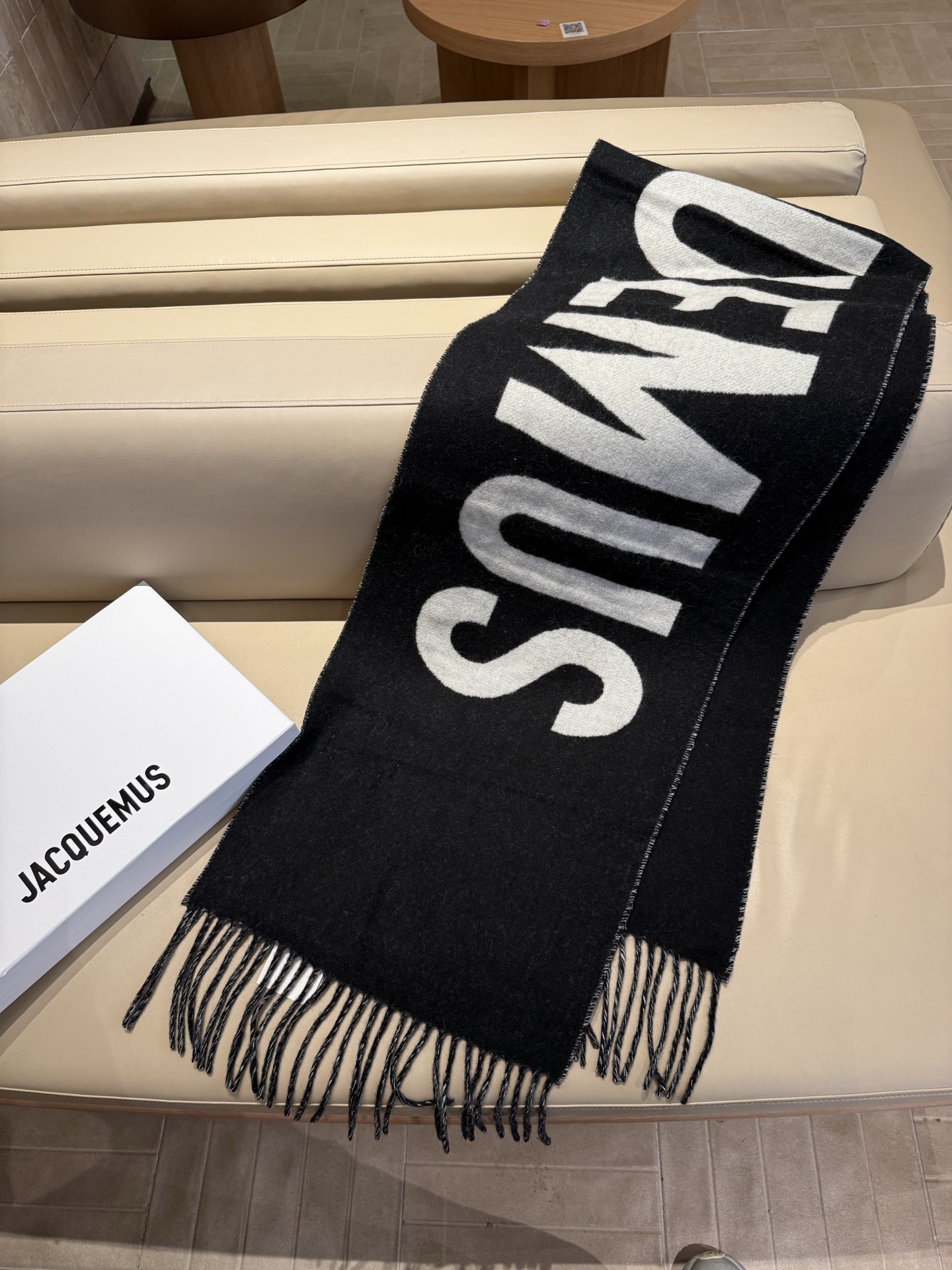 PJacquemus 双面围巾❗今年真的被疯狂种草 今年冬天就非宠这条 好看的要疯掉了，太有型太有魅力了