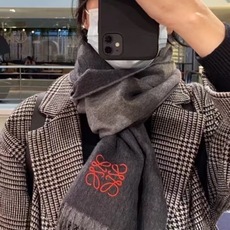 P罗意威🏖️【男女围巾】怒赞自留,难得的高端男款!家属福利!巴宝莉非常正的男士围巾~面料大爱,非常柔软细腻舒服,轻度水波 P罗意威🏖️【男女围巾】怒赞自留,难得的高端男款!家属福利!巴宝莉非常正的男士围巾~面料大爱,非常柔软细腻舒服,轻度水波