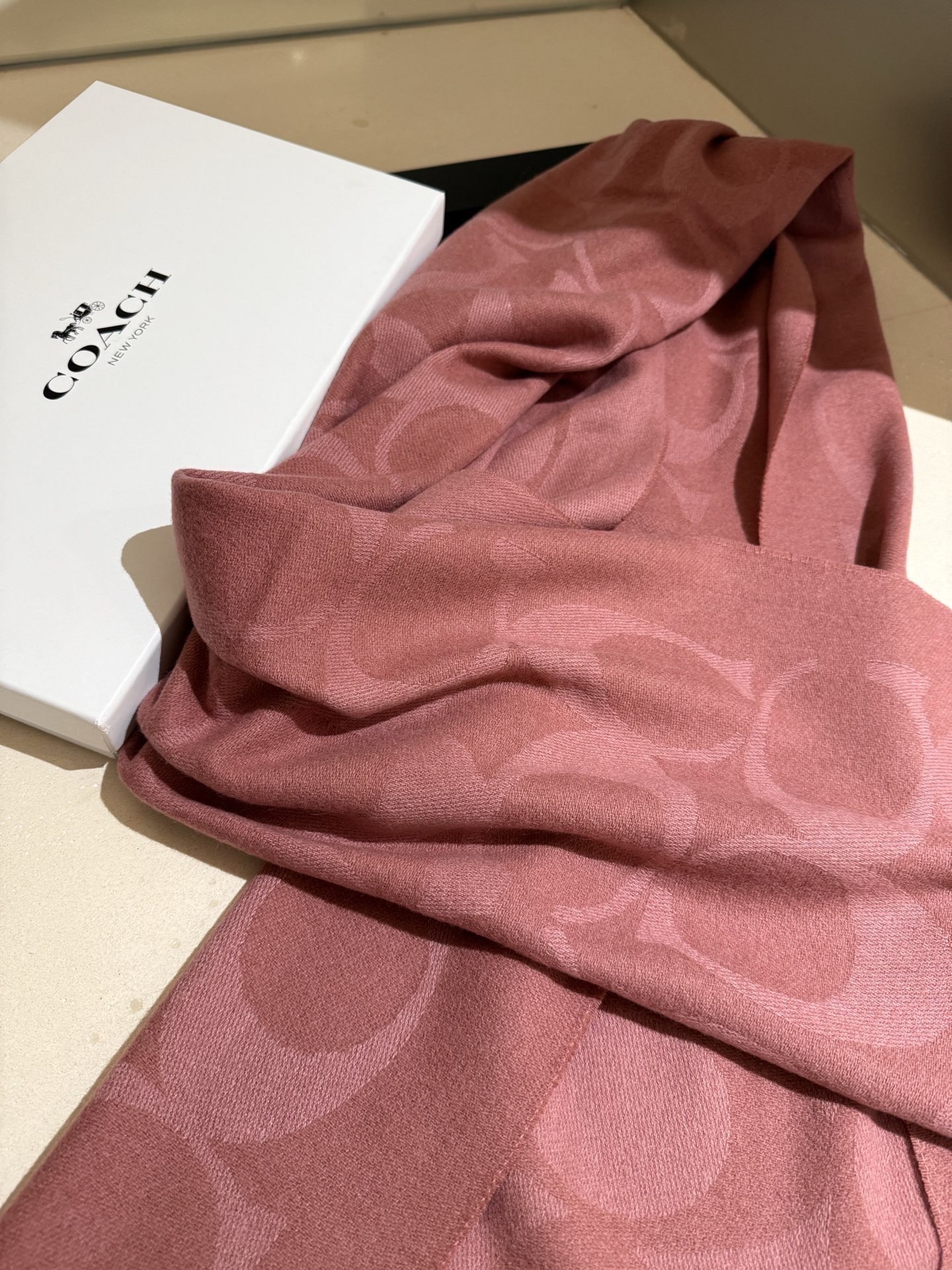 P蔻驰 新款到！Coach爆款！6色披肩也太好看了吧！不仅有颜值还有品质，手感超级软糯和舒服，尺寸195