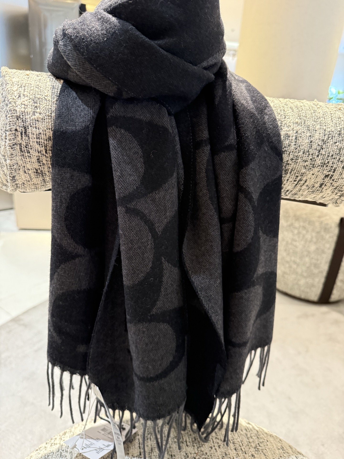 P蔻驰 新款到！Coach爆款！6色披肩也太好看了吧！不仅有颜值还有品质，手感超级软糯和舒服，尺寸195