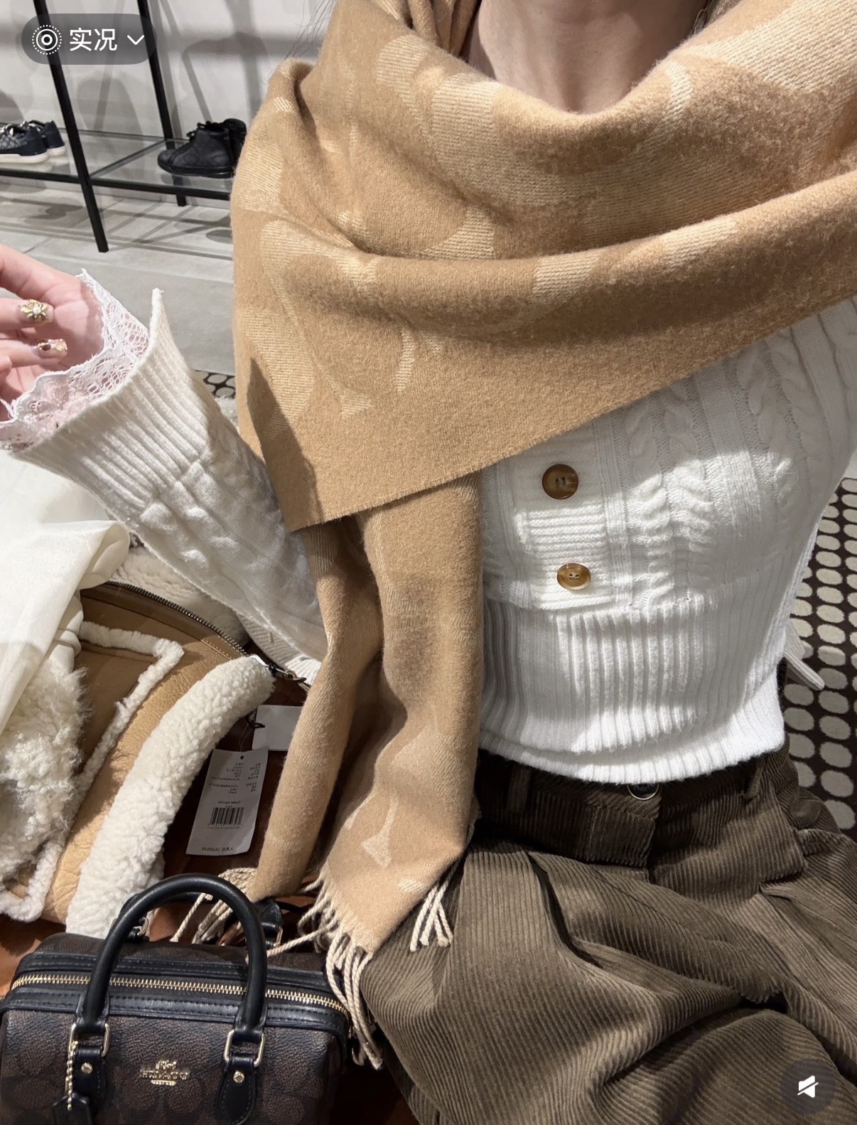 P蔻驰 新款到！Coach爆款！6色披肩也太好看了吧！不仅有颜值还有品质，手感超级软糯和舒服，尺寸195