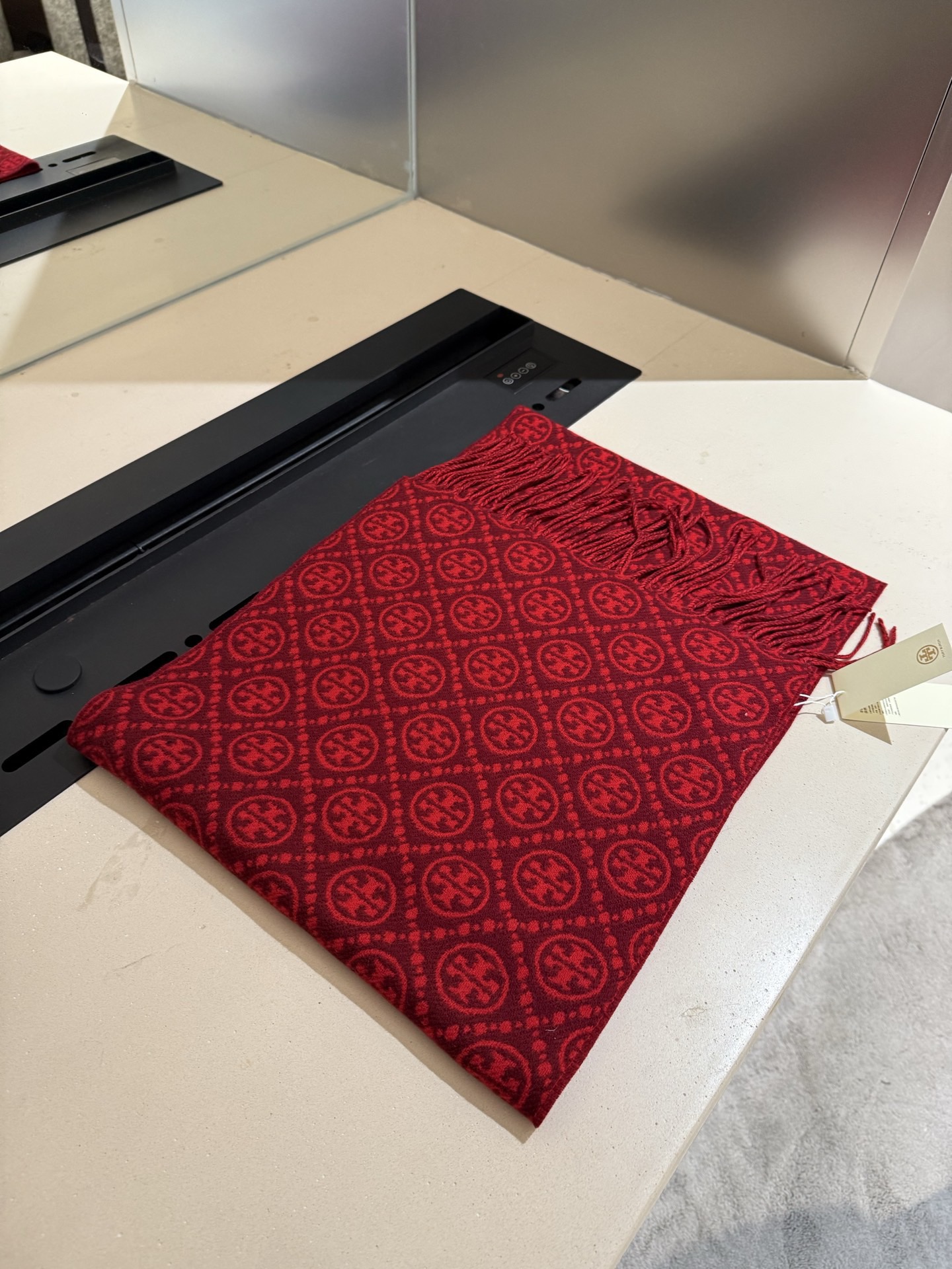 PTORY BURCH T MONOGRAM提花大号长围巾，秋冬必备时尚单品。👉双面设计，提花针织，两端