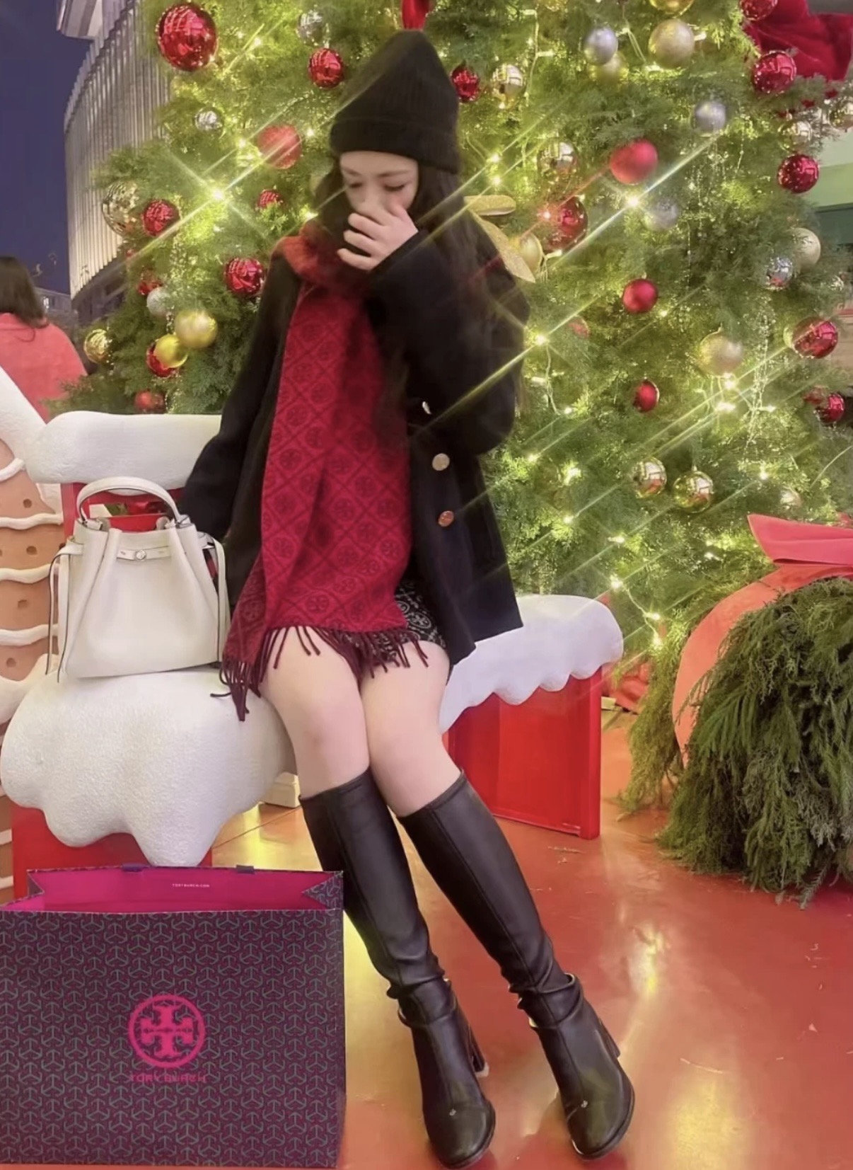 PTORY BURCH T MONOGRAM提花大号长围巾，秋冬必备时尚单品。👉双面设计，提花针织，两端