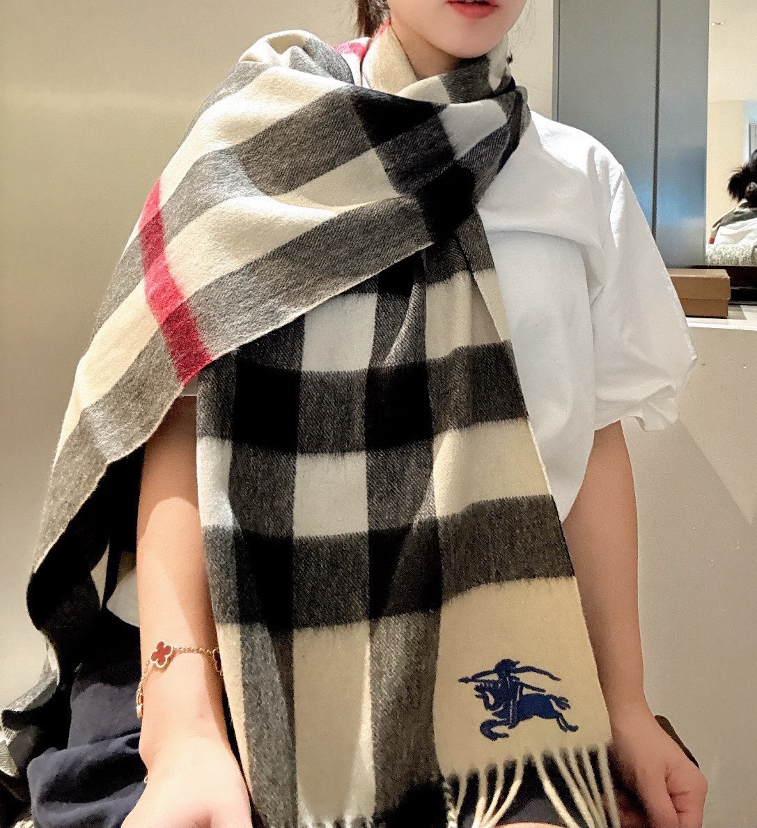 P巴宝莉【男女围巾】怒赞自留，难得的高端男款！家属福利！巴宝莉非常正的男士围巾~面料大爱，非常柔软细腻舒