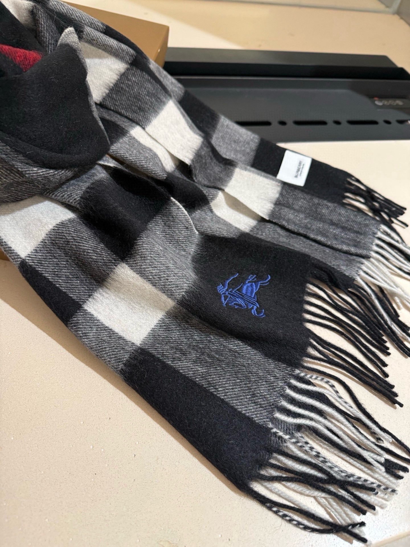 P巴宝莉【男女围巾】怒赞自留，难得的高端男款！家属福利！巴宝莉非常正的男士围巾~面料大爱，非常柔软细腻舒