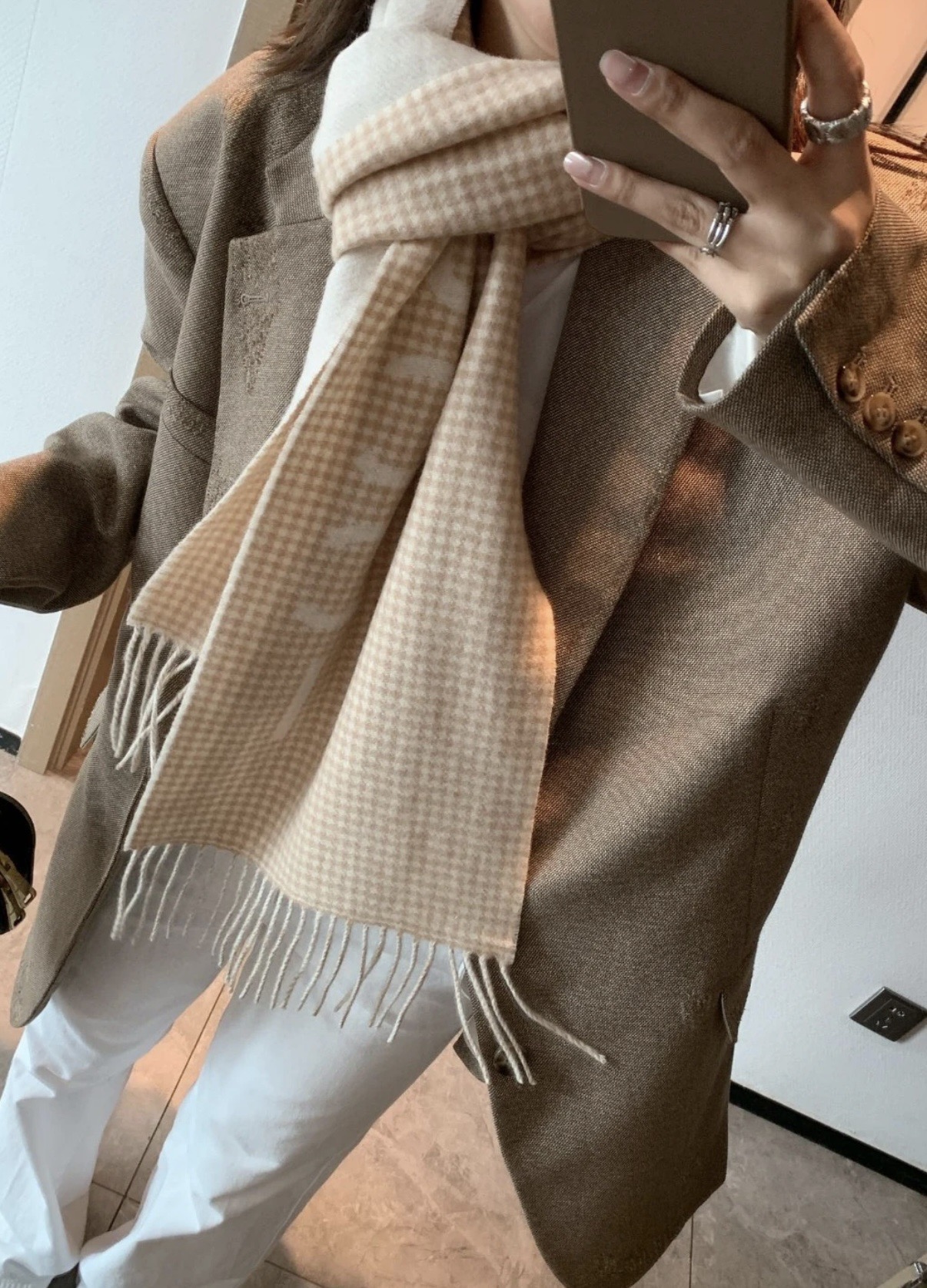 PGucci燕麦色Jackie mini大爆款新款 单肩斜挎都可以尺寸：30*180😎.