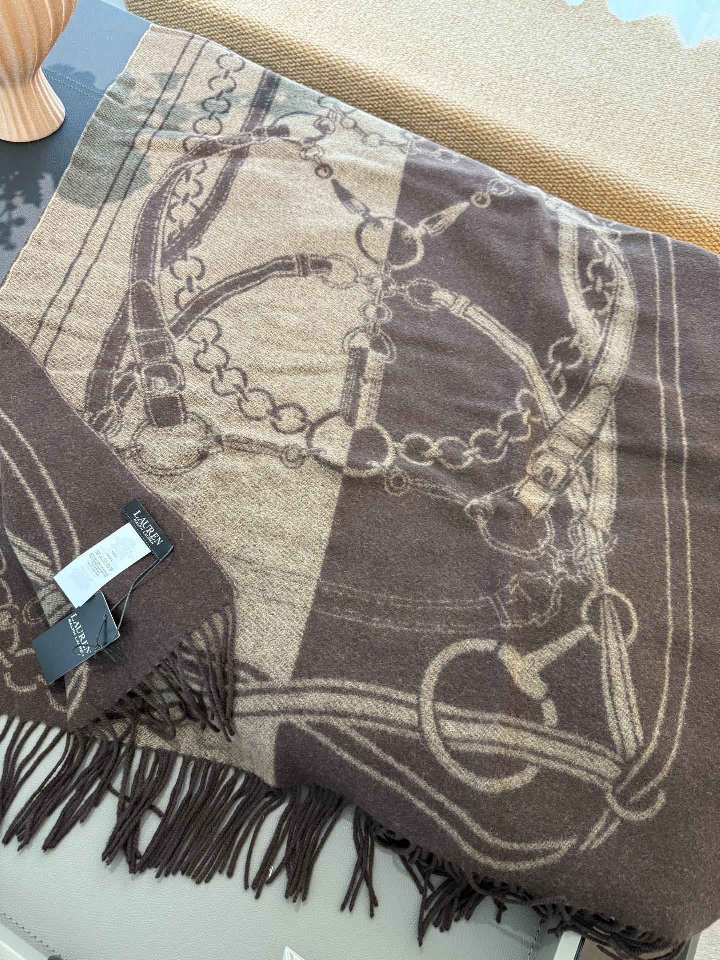 P拉夫劳伦披肩上新啦😎一穿上老钱味就来了，还得是我们小拉#披肩#ralPhlauren，已经准备好在秋天