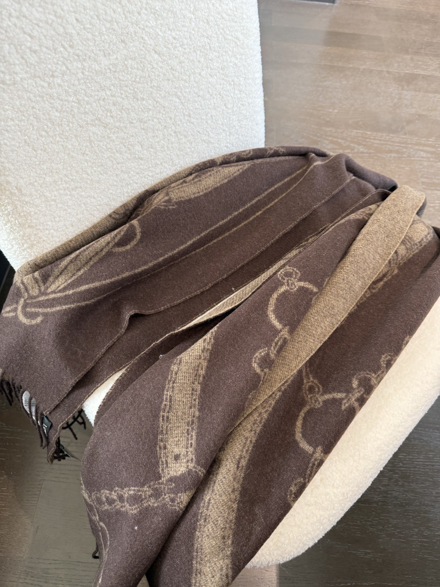 P拉夫劳伦披肩上新啦😎一穿上老钱味就来了，还得是我们小拉#披肩#ralPhlauren，已经准备好在秋天