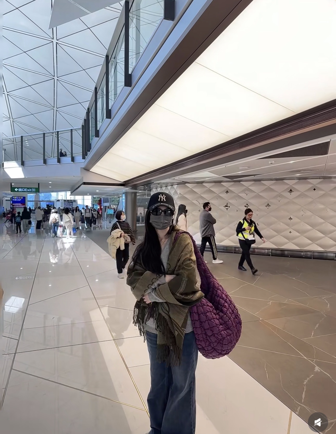 P拉夫劳伦披肩上新啦😎一穿上老钱味就来了，还得是我们小拉#披肩#ralPhlauren，已经准备好在秋天