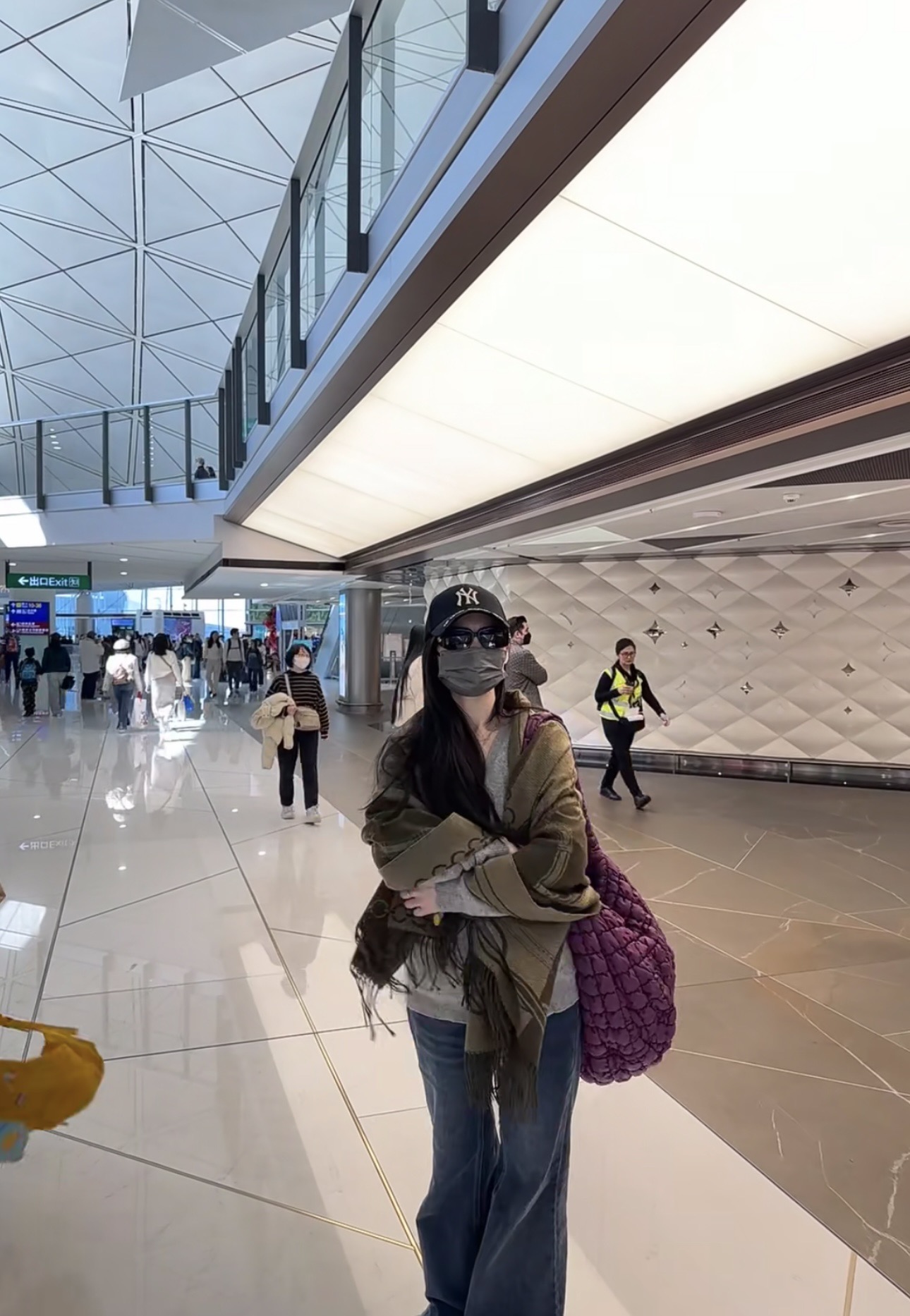 P拉夫劳伦披肩上新啦😎一穿上老钱味就来了，还得是我们小拉#披肩#ralPhlauren，已经准备好在秋天