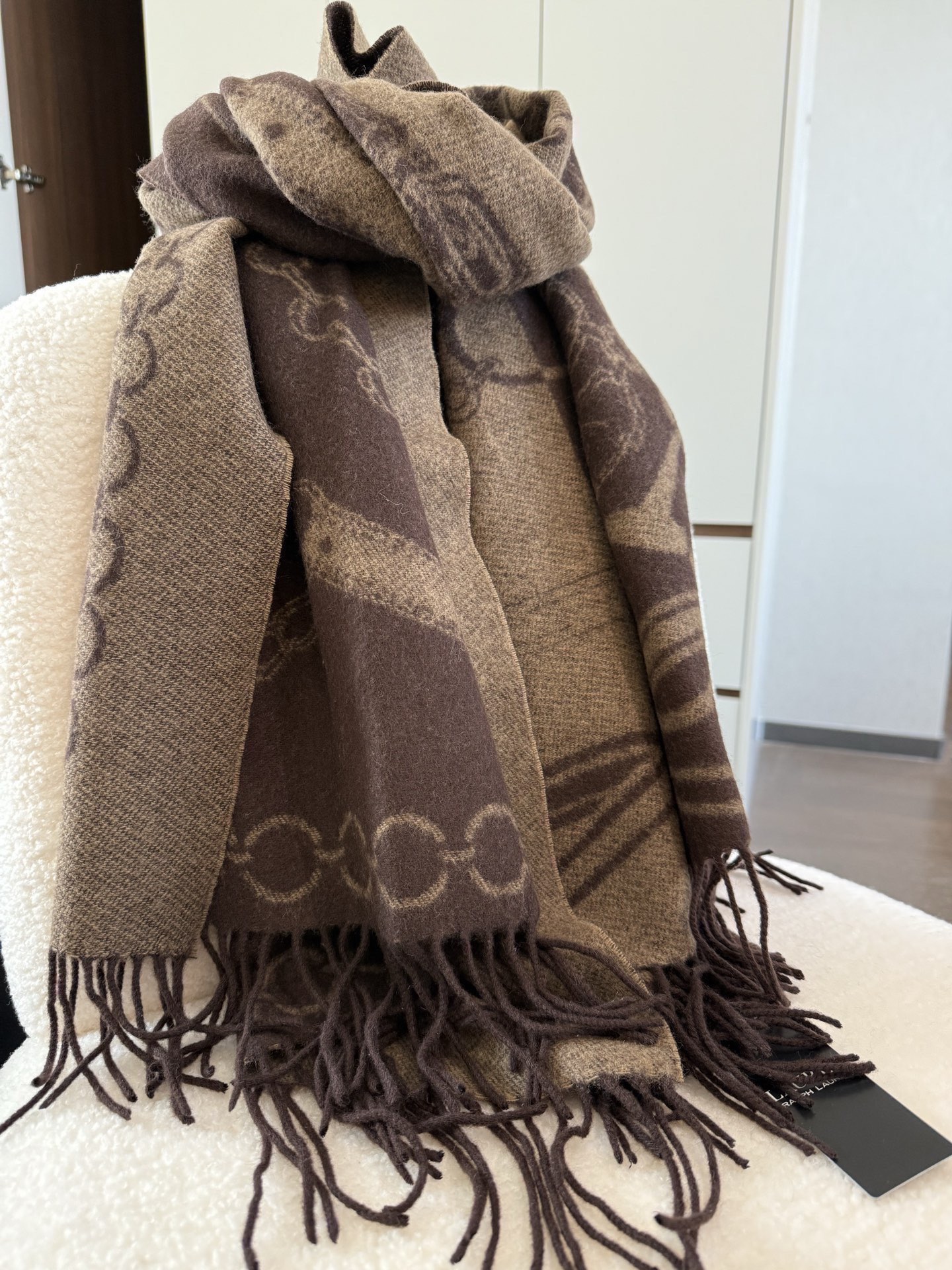 P拉夫劳伦披肩上新啦😎一穿上老钱味就来了，还得是我们小拉#披肩#ralPhlauren，已经准备好在秋天