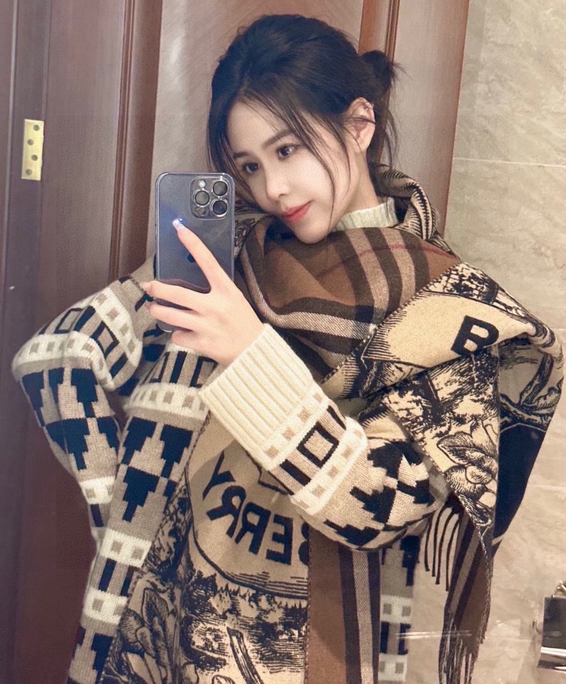 PBurberry 匠心巨作。· 经典大格双面提花羊绒围巾👍完全等于2条围巾‼️品牌首席创意总监Ricc