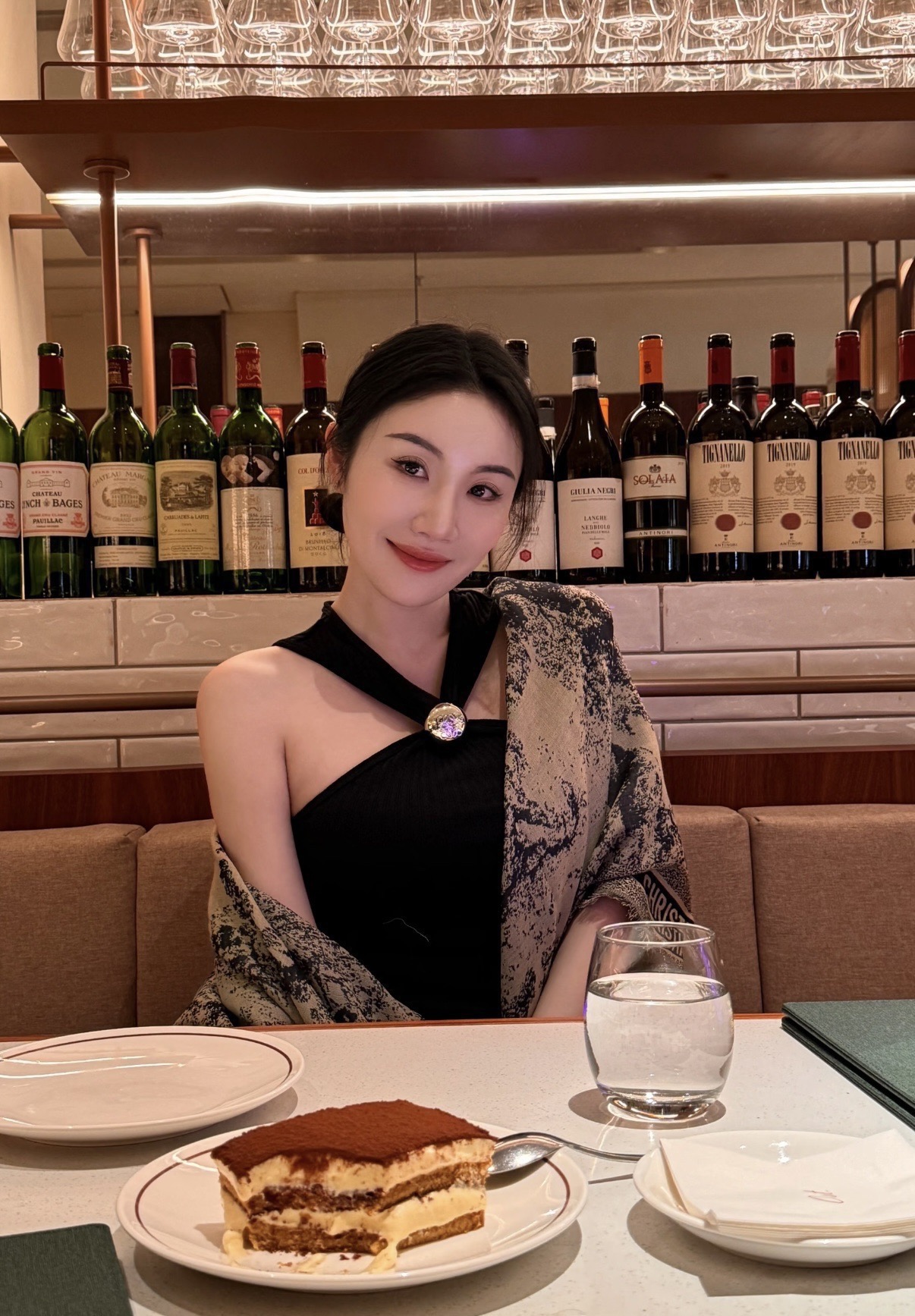 ￼ P高版本【方巾】D家披肩❤️经典动物图案👍搭配丝毛混纺的华美质感，与成衣和配饰系列单品搭配相宜。尺寸