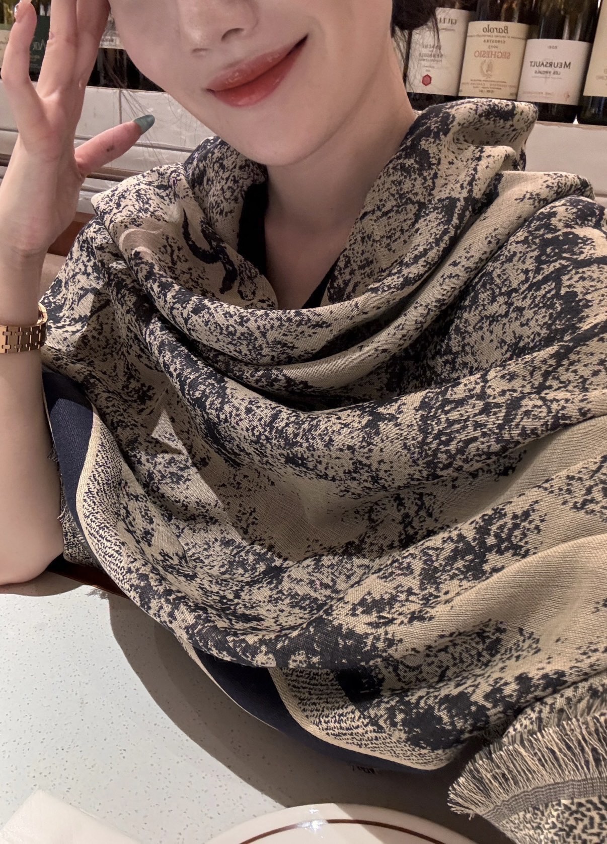 ￼ P高版本【方巾】D家披肩❤️经典动物图案👍搭配丝毛混纺的华美质感，与成衣和配饰系列单品搭配相宜。尺寸