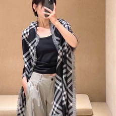 🆕 🆕 P𝐁𝐔𝐑𝐁𝐄𝐑𝐑𝐘 • 𝟐𝟓ꫛꫀꪝ《骑士格纹长巾》 张婧仪同款,原单品质! Size:200x65cm 70% 🆕 🆕 P𝐁𝐔𝐑𝐁𝐄𝐑𝐑𝐘 • 𝟐𝟓ꫛꫀꪝ《骑士格纹长巾》 张婧仪同款,原单品质! Size:200x65cm 70%