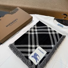 🆕 🆕 P𝐁𝐔𝐑𝐁𝐄𝐑𝐑𝐘 • 𝟐𝟓ꫛꫀꪝ《骑士格纹长巾》 张婧仪同款,原单品质! Size:200x65cm 70% 🆕 🆕 P𝐁𝐔𝐑𝐁𝐄𝐑𝐑𝐘 • 𝟐𝟓ꫛꫀꪝ《骑士格纹长巾》 张婧仪同款,原单品质! Size:200x65cm 70%