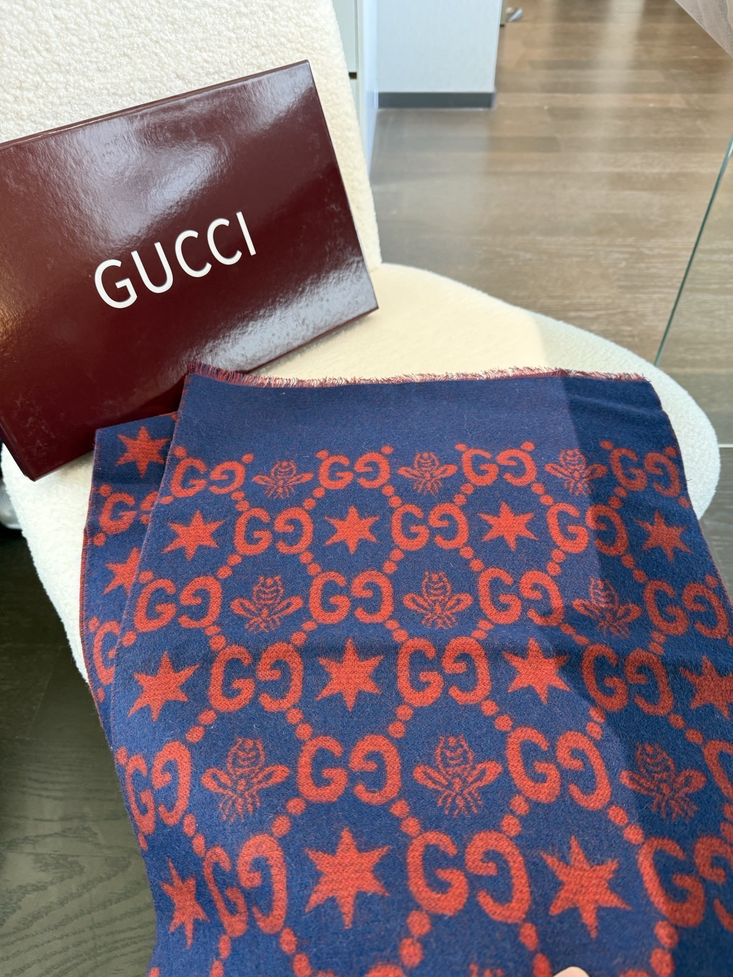 怒推走量新款🎊Gucci（星星主题）围巾🔥非常保暖👑 柔软亲肤，不扎脖😍经典巴宝莉格纹设计😘男女通用情侣款💑💐尺寸35*