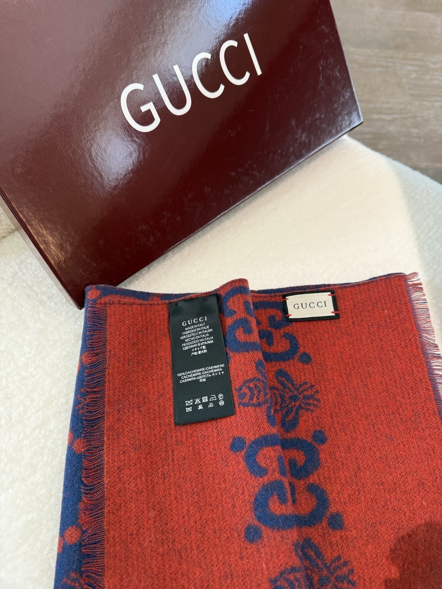 怒推走量新款🎊Gucci（星星主题）围巾🔥非常保暖👑 柔软亲肤，不扎脖😍经典巴宝莉格纹设计😘男女通用情侣款💑💐尺寸35*
